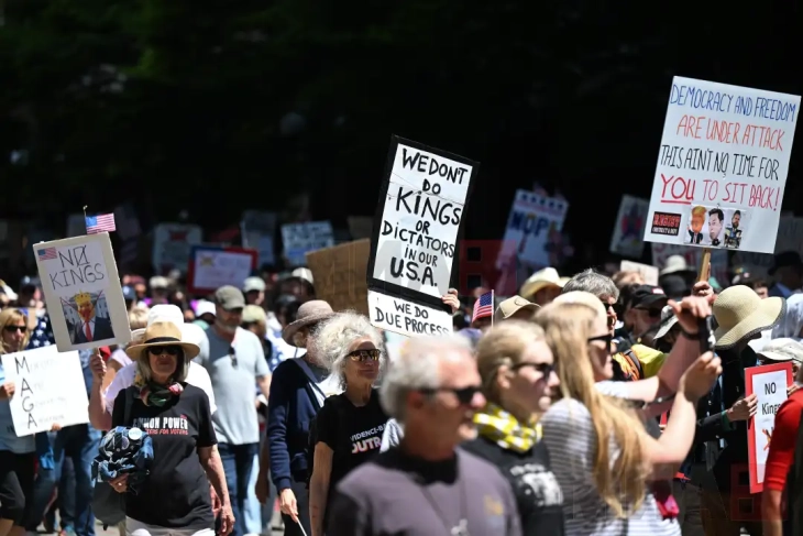 Mbi pesë milionë amerikanë në protesta kundër Trampit gjatë mbajtjes së parakalimit ushtarak në kryeqytet