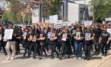 Prindërit e të vdekurve në zjarrin në Koçan kërkojnë sqarim të aktakuzës