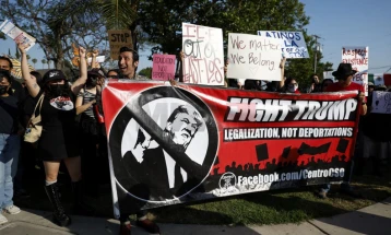 И покрај протестите, Трамп бара најмасовна депортација во историјата