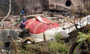 Пронајдена втората црна кутија по падот на авионот на Ер Индија