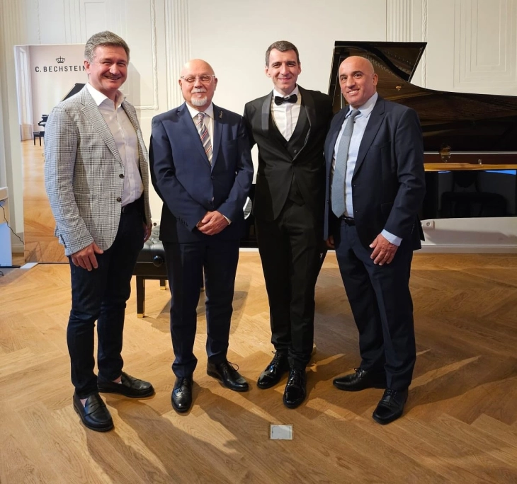 Дино Имери одржа концерт на сцената на „Бехштајн Центрум“ во Виена