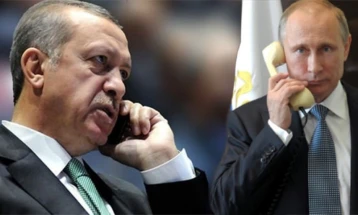 Bisedë telefonike Erdogan- Putin për ndodhitë në Lindjen e Mesme