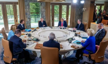 Трамп не го напуштил самитот на Г7 поради конфликтот меѓу Израел и Иран, го обвинува Макрон за лажно претставување на работите