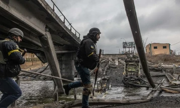 At least 14 killed in Russian airstrike on Kiev, authorities say