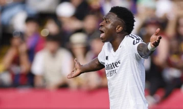 Четири лица во Шпанија добија условни казни поради куклата со ликот на Винисиус