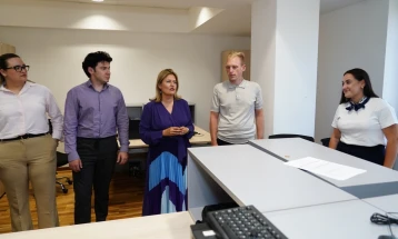 Божиновска ги посети студентите на нивните практикантски позиции во МЕРМС