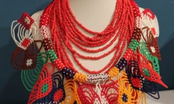 Изложба на етно накит „Игра со стаклени монистра“ во Галерија „Ко-Ра“