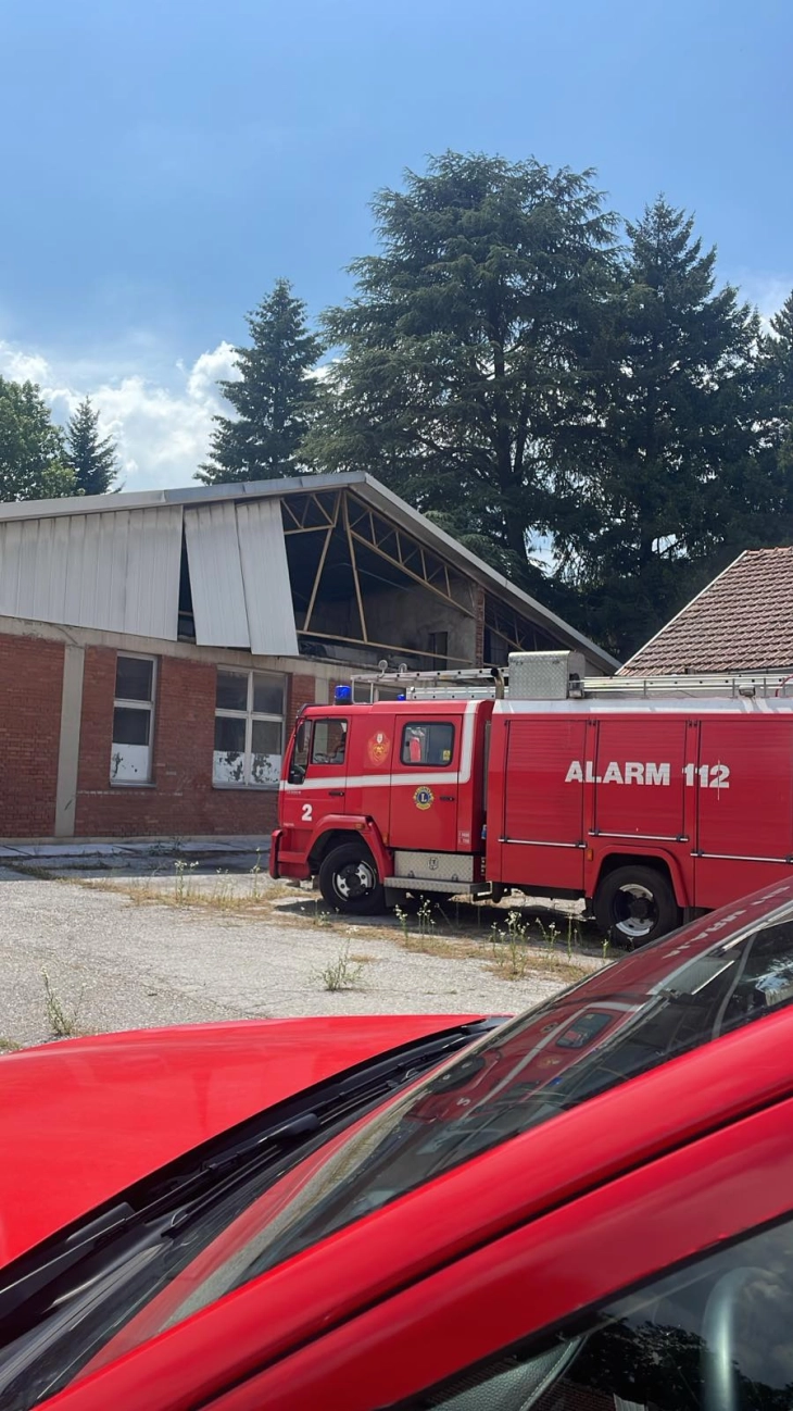 Dy ushtarë të lënduar gjatë shuarjes së zjarrit në kazermën e Tetovës