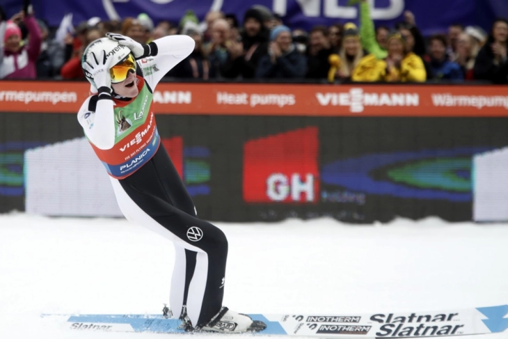 Светскиот рекордер Домен Превц доби споменик на Планица