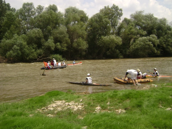 По Вардар од Велес утрово заплови  25 јубилејна меѓународна Вардарска регата „Гемиџии 2025“