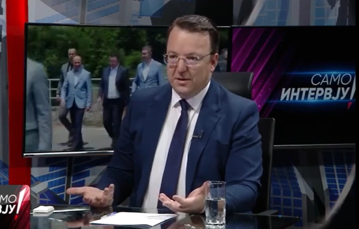 Nikolloski: Seriozisht bisedohet me Britaninë e Madhe që të lirohen nga vizat tri kategori të qytetarëve