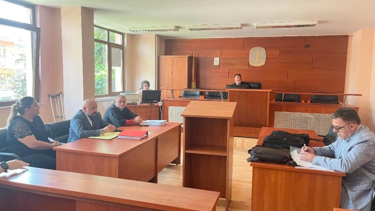 Во Струшкиот суд не се одржа денешното рочиште од процесот за родилката од Дебар, еден од обвинетите не се појави во судницата