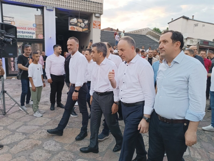 VLEN në sheshin “Skënderbeu” në Shkup hap shtabin qendror për zgjedhjet lokale