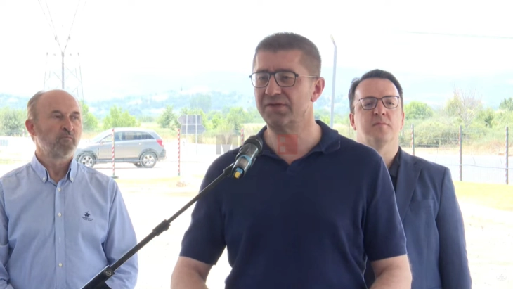 Mickoski: Në pjesën e pagesës së subvencioneve në blegtori janë përfshirë 4.100 blegtorë, bujiqt mbeten prioriteti kryesor