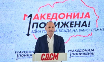 Filipçe: Ky nuk është ndryshimi që kërkonin qytetarët, janë të poshtëruar punëtorët, bujqt dhe të rinjtë