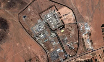 Иранската влада вели дека нема опасност за жителите што живеат во близина на иранските нуклеарни постројки нападнати од САД