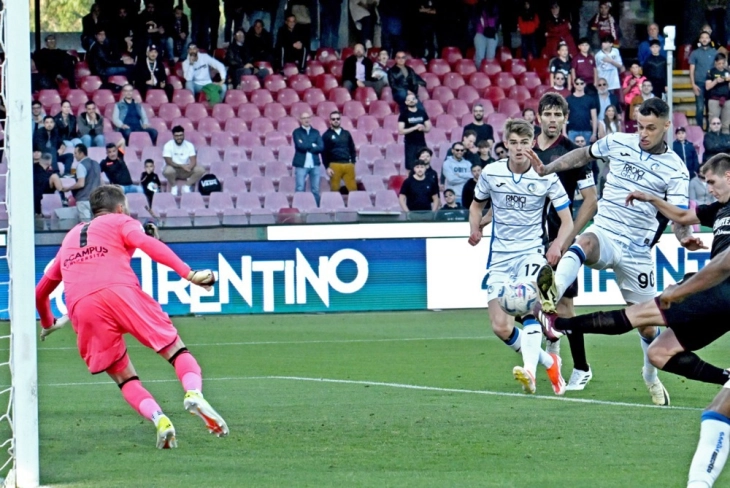 Навивачите го прекинаа натпреварот помеѓу Салернитана и Сампдорија