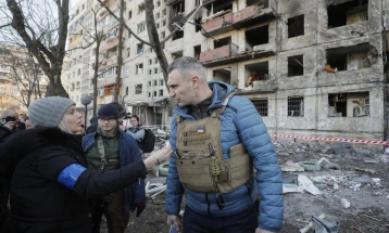 Најмалку шест лица загинаа во нов руски напад врз Киев