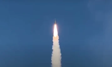 Путин вели дека Русија го зголемува производството на ракети „Орешник“