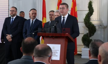 Човек сам може да направи разлика, но, сите може да направиме историја, порача премиерот Мицкоски