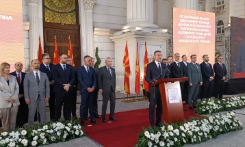 Мицкоски: Ги укинавме економските директори, обезбедивме раст на плати на здравствени работници