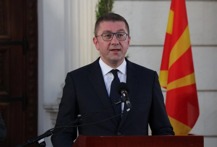 Fighting to bring justice and toppling bandit-like realm created by political and business structures