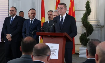 A person cannot make a difference alone, but we can all make history together: PM