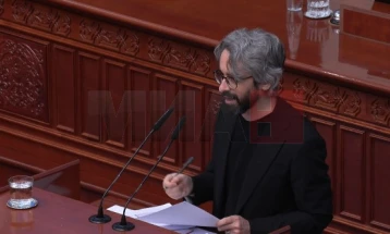 Një orë pauzë në Kuvend me kërkesë të partisë E majta