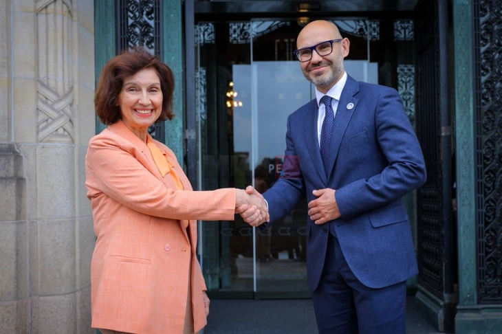 Takimi i presidentes Siljanovska-Davkova me sekretarin e përgjithshëm të Gjykatës së përhershme të arbitrazhit në Hagë, Marcin Cepelak