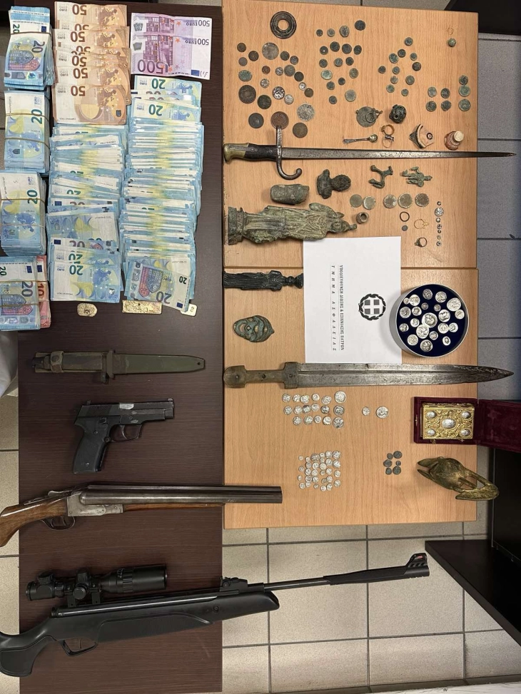 Во Грција уапсени 39 лица за трговија со антиквитети – запленети 1.800 антички предмети