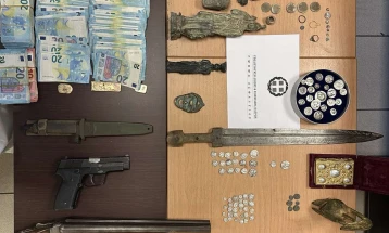 Во Грција уапсени 39 лица за трговија со антиквитети – запленети 1.800 антички предмети