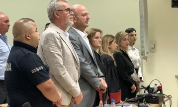 Dënime me burgim të përjetshëm për Palevskin, Manevin, Videvskin dhe Keshishevin për vrasjen e Vanjës dhe Pançes, babai i Vanjës lirohet nga akuzat