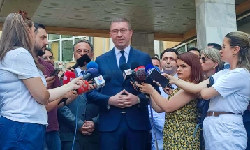 Мицкоски: Во центарот на Европа одредени европарламентарци се обидоа да креираат нова нација и нов јазик во 21. век