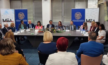 Славески побара банките да ги намалат надоместоците за извршување на плаќањата за граѓаните и компаниите