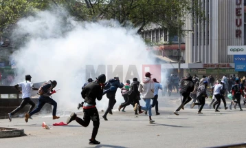 Полицијата употреби солзавец и водени топови против демонстранти во Кенија