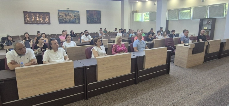 Пред граѓаните на Охрид презентирани можностите што се нудат преку Оперативниот план за активните програми и мерки за вработување за 2025 година