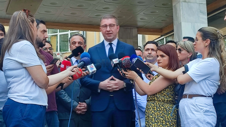 Mickoski: Në qendër të Evropës, disa eurodeputetë u përpoqën të krijojnë një komb të ri dhe një gjuhë të re në shekullin e 21-të