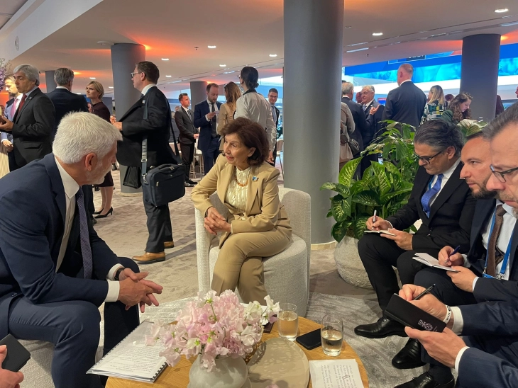 Siljanovska-Davkova në Hagë realizoi takim me presidentin e Çekisë dhe me kryeministrat e Estonisë dhe Belgjikës