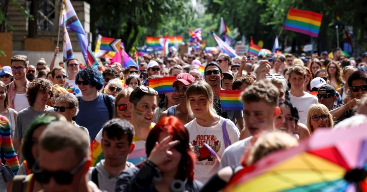 Фон дер Лајен ги повика унгарските власти да ја повлечат забраната за Парадата на гордоста