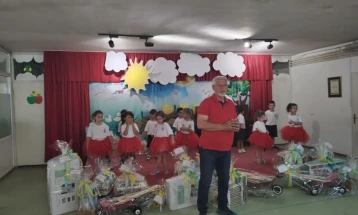 Општина Карпош: Најмалите карпошани добија еколошки дидактички материјали 