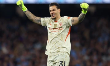 Едерсон демантира заминување од Сити