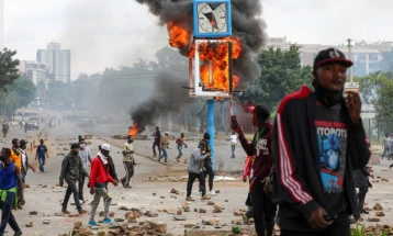 Бројот на загинати во насилните протести во Кенија се искачи на 16