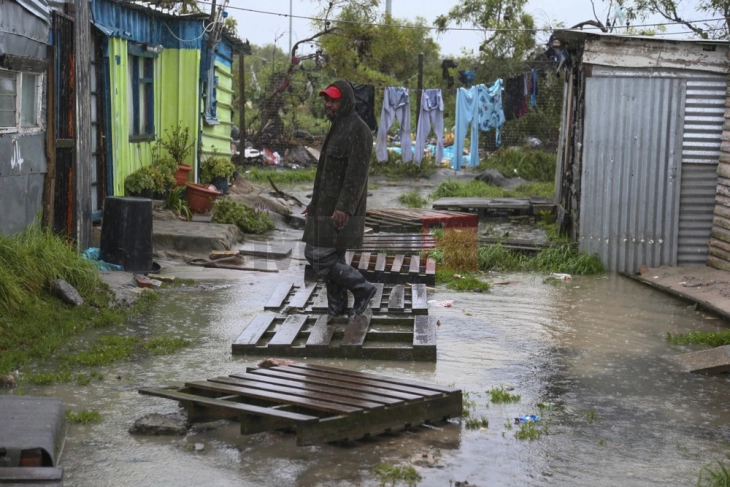 Rritet numri i të vdekurve në vërshimet në Afrikën e Jugut