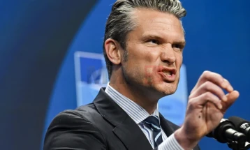 Хегсет го брани нападот врз Иран: Програмата е „уништена“, и покрај сомнежите