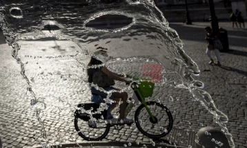 Црвен метео аларм во повеќе градови во Италија: Топлотен бран носи температури до 40 степени