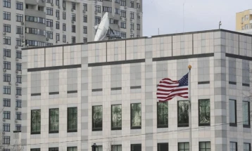 Амбасадорката на САД во Русија ја напушта Москва