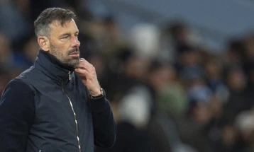 Лестер и Ван Нистелрој ја прекинаа соработката