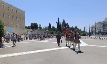 Кулминира првиот топлотен бран во Грција за ова лето (Фото)