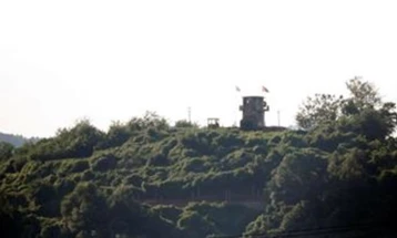 Двете Кореи ги обновија воените објекти во демилитаризираната зона