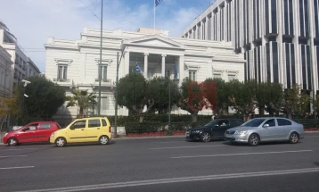 Шефовите на француската и грчката дипломатија ги потврдија одличните односи меѓу двете земји